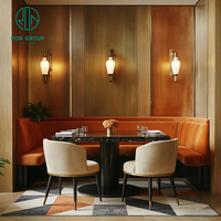 Ensemble table et chaises de café moderne avec plateau en marbre et canapé en velours, mobilier de restauration avec banquette pour salon de thé