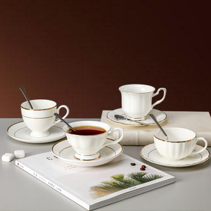 Juego de Tazas de Café y Té de Porcelana China con Borde Dorado, Estilo Europeo Retro de Lujo Ligero - Product Image 3