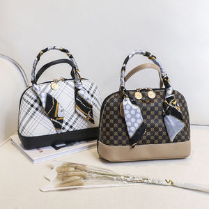 <span class=keywords><strong>Sac</strong></span> à Main Élégant Tendance à Chaîne Fantaisie pour Femme en <span class=keywords><strong>Cuir</strong></span> de Luxe, <span class=keywords><strong>Sac</strong></span> Floral en PU avec Foulard, Vente Chaude - Product Image 3