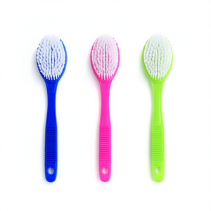 Brosse de bain ovale Zaa avec long manche pour adultes, éponge exfoliante en plastique, couleurs assorties, modèle At-6807, 34*7 cm, emballage en vrac - Product Image 1