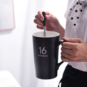 <span class=keywords><strong>Mug</strong></span> à café en céramique noir mat minimaliste nordique, grande capacité 16 oz, tasse à thé en porcelaine avec cuillère à mélanger pour le bureau - Product Image 1