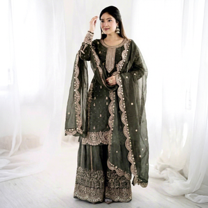 Costume en soie vert traditionnel indien pakistanais pour femmes avec dupatta brodé, coupe ample longueur cheville - Product Image 1