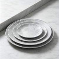 Ensemble d'assiettes en porcelaine fine gris foncé style nordique industriel, motif ciment, pour décoration de table de mariage (vente en gros)