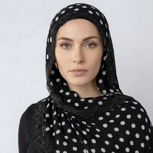 Hiyab modal clásico con estampado de lunares y exquisita bordeada con encaje para mujeres musulmanas, ideal para el día a día y viajes. - Product Image 2