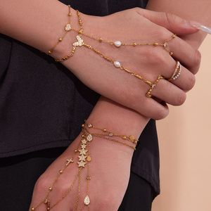 Pulsera de Mujer Hecate Pearl 5AZircon Butterfly con Cadena de Mano en Forma de Mariposa, Chapada en Oro Real de 18k, Cadena de Perlas Redondas, Estrella del Amor - Product Image 1