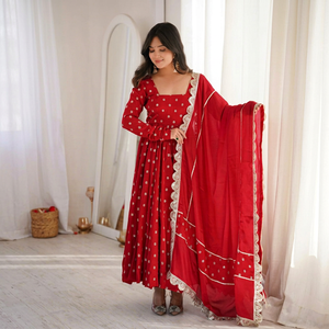 Robe Anarkali et dupatta en soie écologique rouge à deux pièces, brodée de fleurs, pour femmes, manches longues, col carré, tenue de soirée - Product Image 1