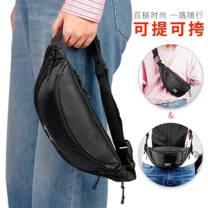 Schwarze tragbare Hüft-Umhängetasche im Dumpling-Stil mit Griff und Motorrad-Rückgurt für Fahrer - Product Image 3