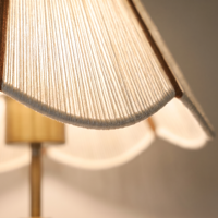Lampe de table LED sans fil rechargeable avec abat-jour en tissu plissé et base en marbre d'albâtre espagnol, commande tactile et télécommande
