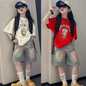 ชุดเสื้อผ้าเด็กผู้หญิง ฤดูร้อน 2026 เสื้อยืดพิมพ์ลายสีขาวลำลอง + กางเกงขาสั้นสีน้ำเงินฟอก 2 ชิ้น ชุดแฟชั่น - Product Image 1