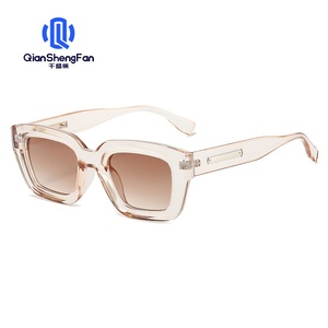 Nouvelles <span class=keywords><strong>lunettes</strong></span> de soleil tendance européennes et américaines pour femmes, <span class=keywords><strong>lunettes</strong></span> de soleil rétro rouges de style joker, <span class=keywords><strong>lunettes</strong></span> de rue UV400, vente directe d'usine - Product Image 3