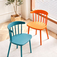 Chaises en plastique de gros pour l'extérieur, chaises de jardin légères pour patio, cour, pique-nique, réunion