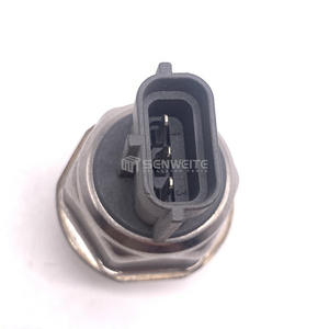 Sensor de Presión Senwitt 95PP3-2 con Montaje Roscado para Piezas de Excavadora - Product Image 2