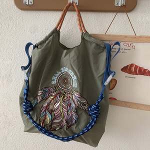 Vente en gros Sac en tissu écologique en nylon brodé pour femmes Sac à bandoulière de grande capacité - Product Image 6