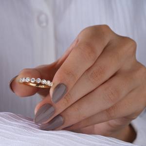 Elegante Anillo de Banda de Cristal con Corte Redondo Chapado en Oro para Mujer, Joyería Minimalista para Boda, Aniversario, Compromiso, Uso Diario, Regalo - Product Image 4