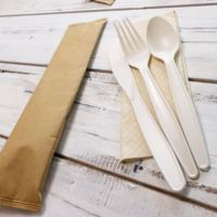 Ensemble de vaisselle jetable moderne de haute qualité en amidon de maïs de 7 pouces, biodégradable, écologique, sans BPA, couteau et fourchette