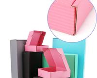 Caja de Cartón Corrugado Rosa Personalizada con Impresión Interior Completa para Envío de Ropa y Cosméticos, Caja de Embalaje Tipo Avión con Logotipo
