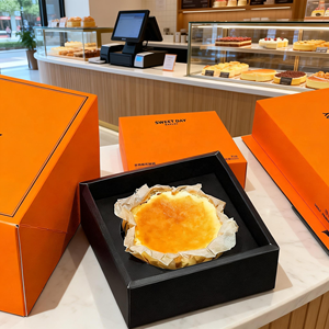 Ensemble d'emballages de pâtisserie imprimés Offre Spéciale personnalisés Boîtes à gâteau Sacs à emporter Suite d'emballage en papier écologique pour la livraison de boulangerie - Product Image 4