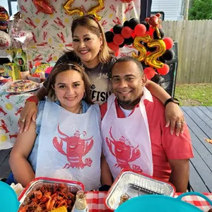 Custom Logo Printing Crab Bib Aprons Seafood Disposable PE Plastic Adult Bibs With Lobster