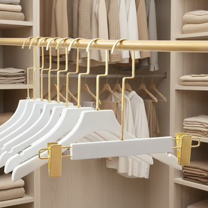 Pantaloni di lusso <span class=keywords><strong>in</strong></span> <span class=keywords><strong>legno</strong></span> <span class=keywords><strong>bianco</strong></span> e oro appendiabiti salvaspazio con gancio - Product Image 1