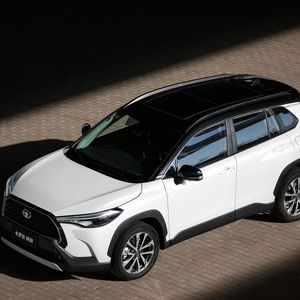 2024 TOYOTA <span class=keywords><strong>COROLLA</strong></span> Hybrid SUV 5 cửa 5 chỗ với nhà máy lái trái bán trực tiếp Mô hình xe phát hành nóng - Product Image 4
