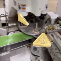 Machine d'emballage automatique de chocolat en forme de triangle plat, haute production, personnalisable