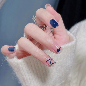 <span class=keywords><strong>Uñas</strong></span> postizas acrílicas al por mayor estilo Sleek Line Ins, color nude <span class=keywords><strong>azul</strong></span> <span class=keywords><strong>marino</strong></span>, <span class=keywords><strong>cortas</strong></span> cuadradas con pegamento de cristal, puntas de <span class=keywords><strong>uñas</strong></span> casuales para uso en los dedos. - Product Image 3