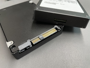 118000519 005052110 PM1633a 3.84T SAS SSD MZILS3T8HMLH-000C3 อินเทอร์เฟซ SAS รองรับการถ่ายโอนข้อมูลความเร็วสูงเพื่อประสิทธิภาพสูงสุด - Product Image 4