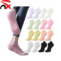 Chaussettes de Pilates en gros avec grip antidérapant pour femmes, chaussettes de yoga mi-mollet antidérapantes pour femmes enceintes, personnes âgées, pieds nus, personnalisables