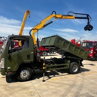 Camion benne hydraulique 4x2 Isuzu KV100 de Chine avec grue intégrée et benne basculante 4T 5T pour le transport de briques et de bois