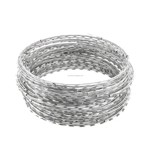 <span class=keywords><strong>Fil</strong></span> <span class=keywords><strong>de</strong></span> <span class=keywords><strong>fer</strong></span> barbelé galvanisé à chaud FOCCRED ISO9001:2008/CE, vert, pour ferme, clôture en maille CBT-60 pour la protection <span class=keywords><strong>de</strong></span> la sécurité, Hebei - Product Image 1