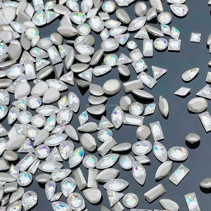Venta al por Mayor de Diamantes de Imitación para Uñas, Color Blanco, Borde Invertido, Base Plana, Mini Zirconia, Accesorios para Uñas, 50 Piezas/bolsa - Product Image 3