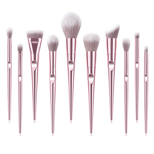 Juego de 10 Brochas de Maquillaje Profesionales de Alta Calidad, Brochas de Maquillaje Sintético Suave y Sedoso para Base, Corrector y Abanico, Compatibles y Personalizables - Product Image 2
