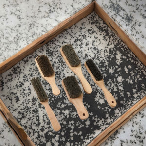 Brosse à cheveux professionnelle à poils durs bruns en vente chaude avec manche en bois naturel Brosse à poils de sanglier pour les soins des cheveux - Product Image 3