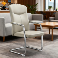 Chaise de bureau exécutive ergonomique moderne Liserve en cuir avec base métallique, accoudoirs fixes et appui-tête – Conception confortable pour les conférences