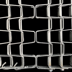 फ्लैट तार कार्बन स्टील चेन संचालित स्टेनलेस स्टील हनीकॉम्ब कन्वेयर बेल्ट - Product Image 1