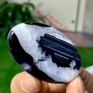 Vente en gros de pierres ovales en agate noire naturelle, polies à la main, pour la guérison spirituelle, décoration intérieure unique et cadeaux de vacances - Product Image 6