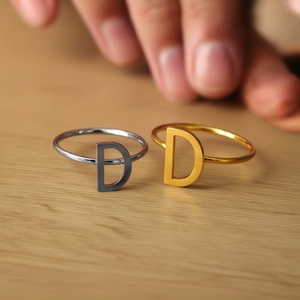 Anello in acciaio inossidabile con lettera D, aperto e regolabile, gioiello alla moda per donna e uomo - Product Image 3