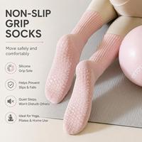 Chaussettes de yoga et de pilates en tricot doux haute performance avec broderie personnalisée