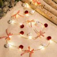Guirlande lumineuse LED en cuivre pour Noël, avec pommes de pin, boules et clochettes, pour décoration extérieure d'arbres, fonctionnant sur piles