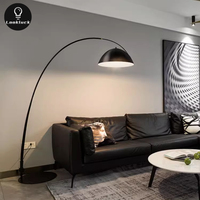 Lampadaire design moderne avec support incurvé en marbre noir Source de lumière LED pour le salon ou la chambre à coucher