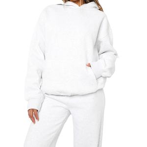 Ensemble de survêtement personnalisé de haute qualité pour la vente en gros – Ensemble deux pièces tendance à capuche, manches longues et pantalon long pour le sport et les activités de plein air - Product Image 2