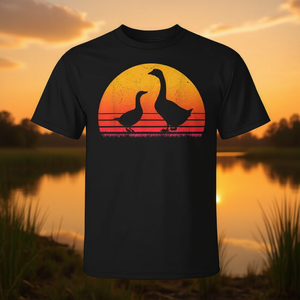 Camiseta Goose Retro Vintage Sunset con diseño elegante inspirado en el estilo vintage para hombres y mujeres - Product Image 3