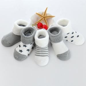 <span class=keywords><strong>Chaussettes</strong></span> d'Hiver Chaudes en Coton Bouclettes Françaises pour Bébé, Garçon et Fille, Nouveau-né (0-3 et 6-12 Mois) - Vente en Gros - Product Image 2