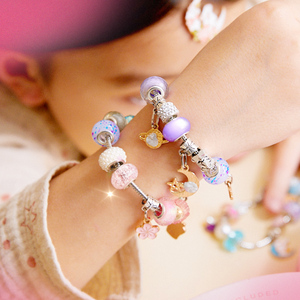 ลูกปัดร้อยเชือก Mideer Girls Power - กล่องของขวัญสวนแสนสนุก ชุดตกแต่ง DIY วัสดุลูกปัดสีทองแบบมอนเตสซอรี่ - Product Image 1