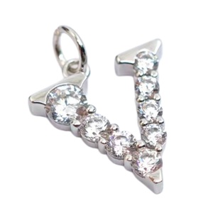 จี้ตัวอักษรเงินแท้ 925 รุ่นคลาสสิกจาก UM Jewelry สำหรับผู้หญิง เด็ก ของขวัญวันครบรอบ วันแต่งงาน และโอกาสพิเศษต่างๆ - Product Image 4