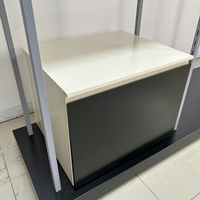 Table de présentation à double niveau avec éclairage LED de style industriel pour la présentation de vêtements en magasin, avec taille personnalisable