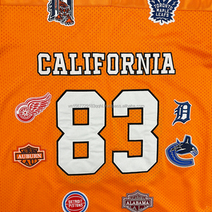 Camiseta de Fútbol al por Mayor ODM, Tejido de Malla Brillante, Diseño de Parches, Bordado de Equipo de Alta Calidad, Transpirable, Ropa Deportiva Corta para la Escuela - Product Image 6