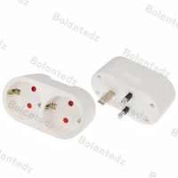 Adaptateur de prise Schuko UE vers Royaume-Uni 2 broches à 3 broches 2 voies Adaptateur de prise de voyage européen vers Royaume-Uni 13A 250V Double convertisseur d'extension Euro