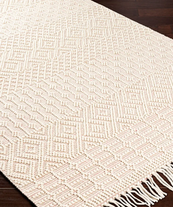 พรมขนสัตว์ทอมือที่นุ่มและทนทานสีเบจที่มีลวดลายเรขาคณิตและลายทางที่แตกต่างกันทำให้พื้นนุ่มสบายและมีสไตล์ - Product Image 3