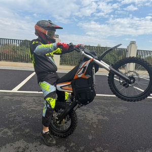 Moto tout-terrain haute performance 72V 25Ah pour adultes, capable de dépasser les 80 km/h pour une expérience de conduite intense - Product Image 6